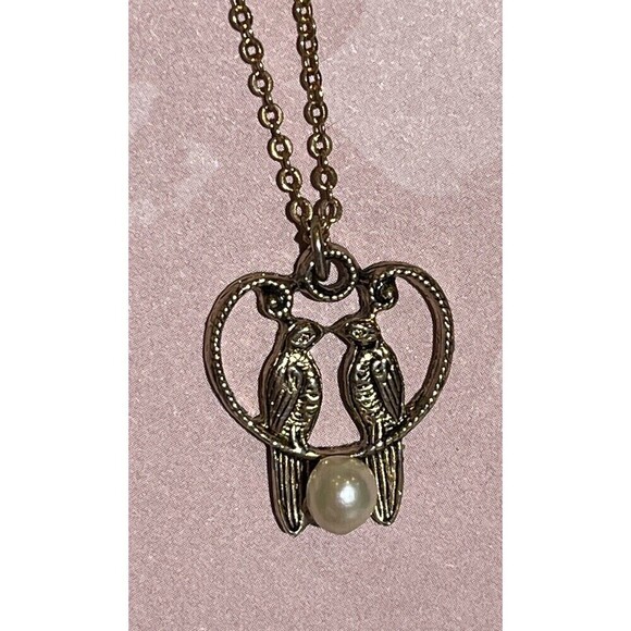 LOVEBIRDS HEART Faux Pearl Pendant Necklace Gold Tone Womens 17in Bird Lovers - Picture 1 of 8